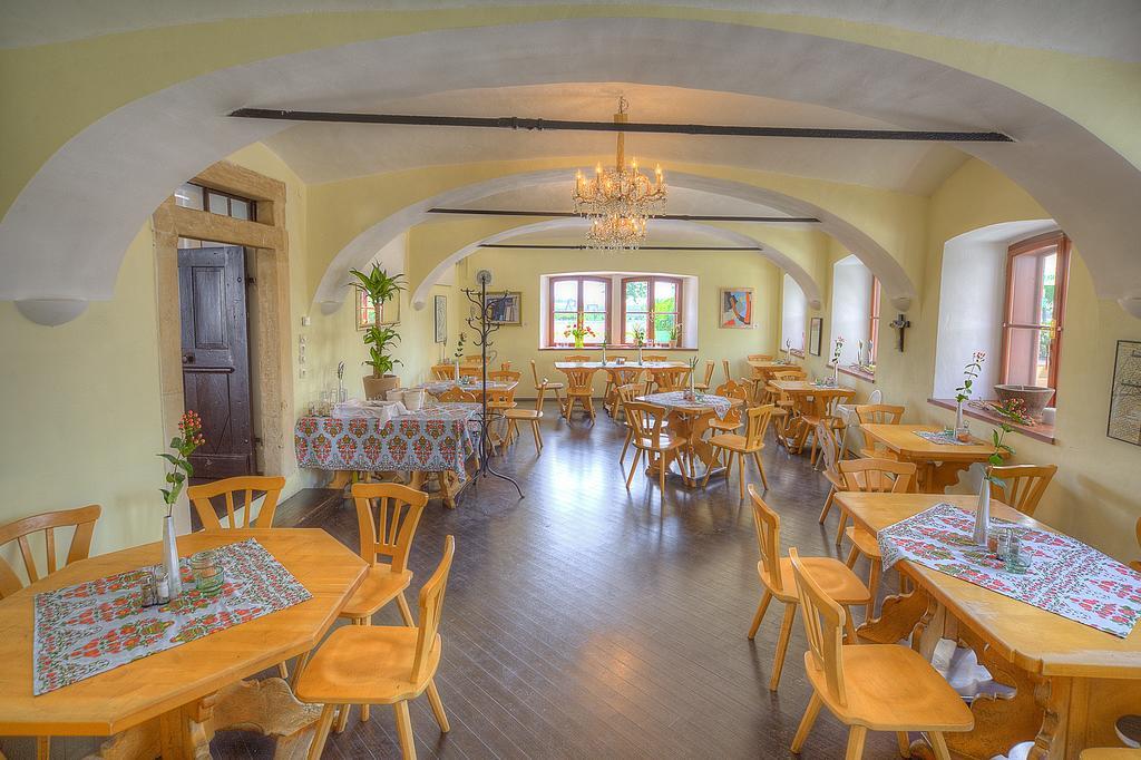 Unser Rosa Haus Fuer Sie Rust Quarto foto