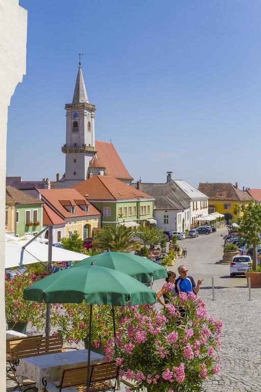 Unser Rosa Haus Fuer Sie Rust Quarto foto