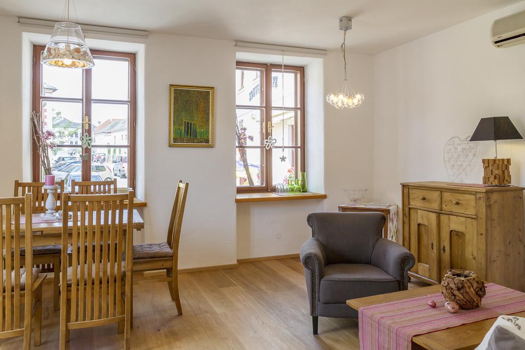 Unser Rosa Haus Fuer Sie Rust Exterior foto