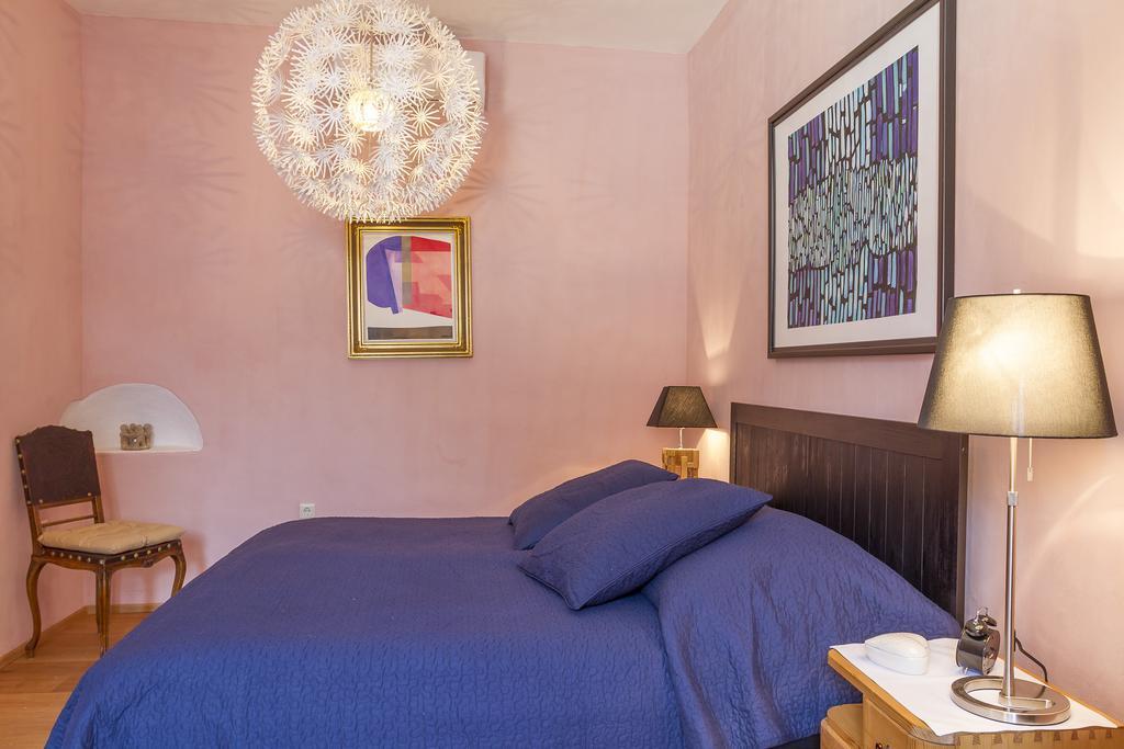 Unser Rosa Haus Fuer Sie Rust Quarto foto