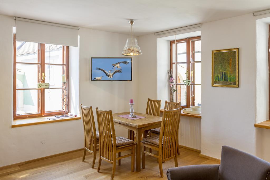 Unser Rosa Haus Fuer Sie Rust Quarto foto