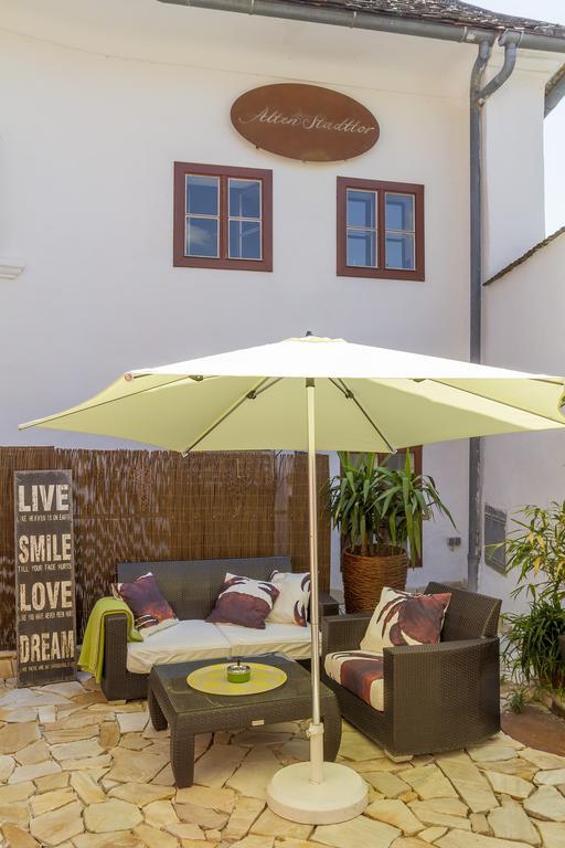 Unser Rosa Haus Fuer Sie Rust Quarto foto