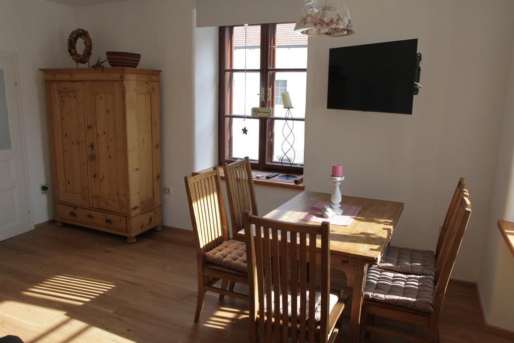 Unser Rosa Haus Fuer Sie Rust Quarto foto