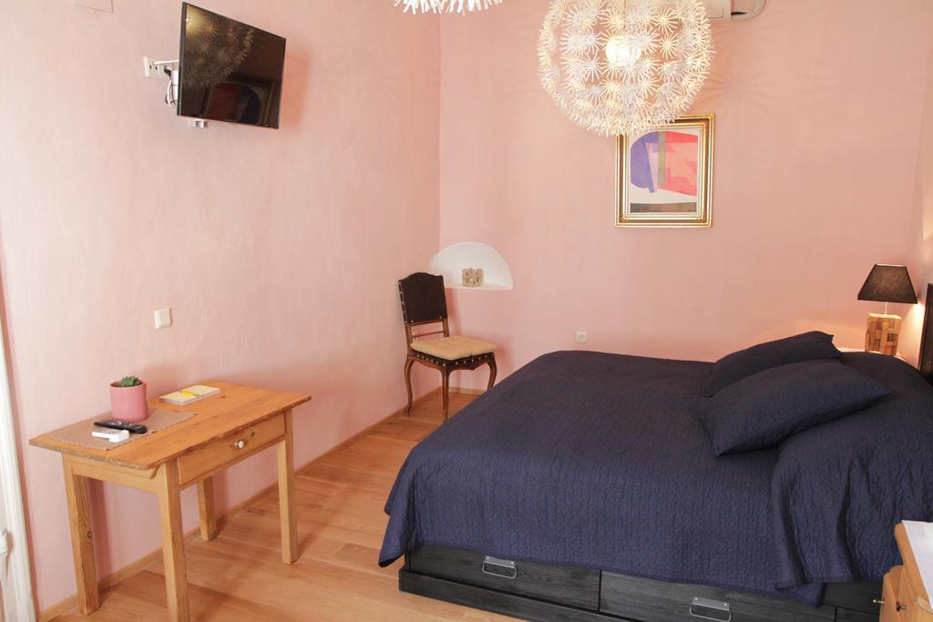 Unser Rosa Haus Fuer Sie Rust Quarto foto